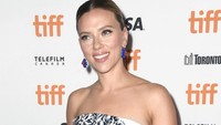 Scarlett Johansson saat menghadiri acara di Toronto Film Festival 2019 di Toronto, Kanada pada akhir pekan lalu. Frazer Harrison/Getty Images