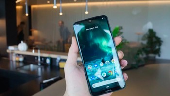 Kehadiran ponsel ini tercium sejak muncul bocorannya beberapa pekan lalu. Perangkat Andorid One kelas menengah itu membawa tiga kamera di bagian belakang. Foto: Tech Advisor