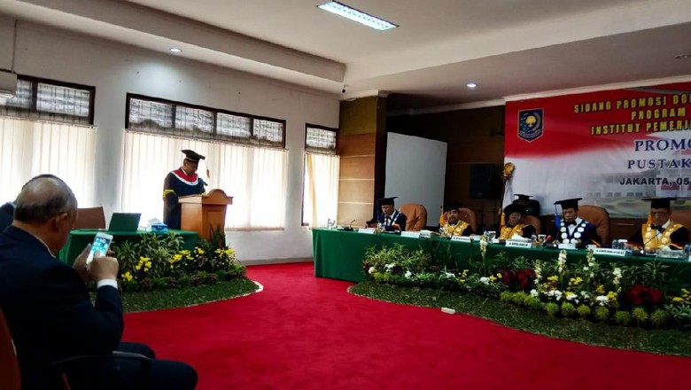 Disertasi Kolonel Arm Pustaka Bangun Ungkap Moncernya Karier Jokowi Disertasi Kolonel Arm Pustaka Bangun Ungkap Moncernya Karier Jokowi