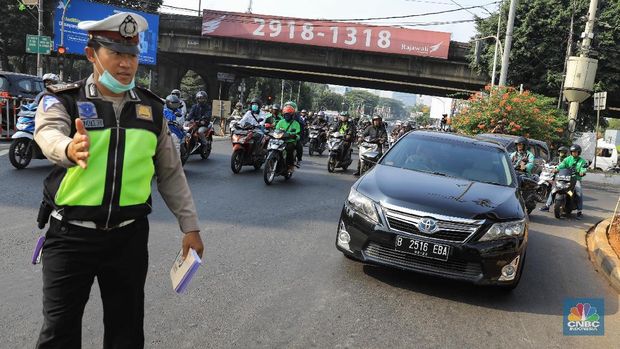 Penindakan Ganjil-Genap (CNBC Indonesia/Muhammad Sabki)