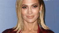 Bagaimana menurut Anda penampilan J-Lo? Frazer Harrison/Getty Image