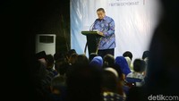 Presiden ke-6 RI, Susilo Bambang Yudhoyono (SBY), menyampaikan pidato kontemplasi pada hari ulang tahunnya yang ke-70 di Cikeas, Bogor, Senin (9/9/2019).