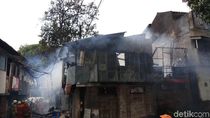 Video Rumah di Potlot Terbakar, 8 Damkar Diterjunkan Video Rumah di Potlot Terbakar, 8 Damkar Diterjunkan