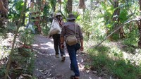 Masing-masing jalur pendakian, dibantu dan disiapkan oleh masyarakat yang bermukim di Kelurahan Manado Tua I dan Kelurahan Manado Tua II. (Foto: dok TN Bunaken)