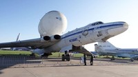 Ini adalah Myasishchev VM-T, pesawat kargo ruang angkasa. Dikenal karena gelembung yang menonjol dari badan pesawatnya (CNN)