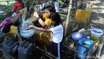 Kemarau, Warga Bandung Penuhi Kebutuhan Air dari Sumur Tua