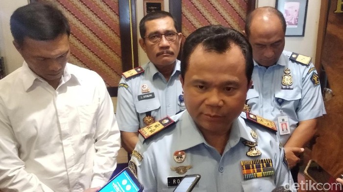 Dirjen Imigrasi Ronny F Sompie
