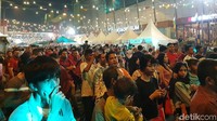 Festival Avanza-Veloz Sebangsa di Palembang ramai oleh pengunjung, baik tua maupun muda.