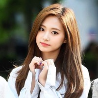 Tzuyu TWICE menempati peringkat satu dalam daftar 100 Wajah Tercantik Tahun 2019. Pengumuman itu dirilis TC Candler lewat channel YouTube pada Jumat (27/12/2019). Foto: Instagram