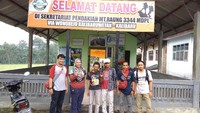 Traveler yang ingin mendaki Gunung Raung diwajibkan memulai pendakian dari sekretariat di Dusun Wonorejo. Lengkapi dahulu Simaksi, agar petugas tahu akan kondisi daan kesiapan para pendaki (istimewa)