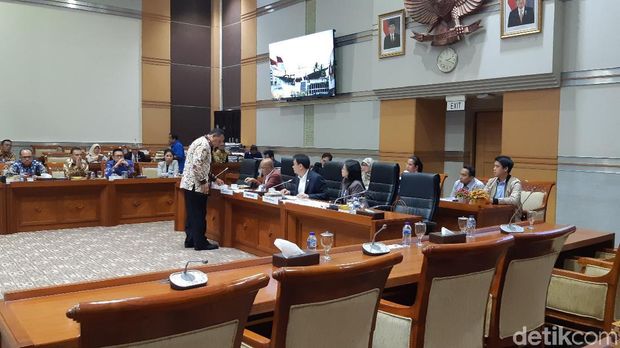 10 capim KPK mengikuti fit and proper test dengan agenda penyusunan makalah di Komisi III DPR, Senin (9/9/2019)
