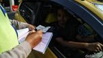 Ekspresi Pelanggar Ganjil Genap Saat Ditilang Polisi