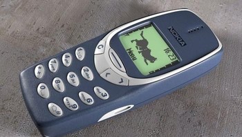 Nokia 3310 terjual ratusan juta unit dan sangat legendaris, sering jadi bintang meme karena ketangguhannya. Bahkan ada versi barunya, Nokia 3310 reborn. Foto: Istimewa