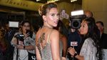 Mawar dan Domba di Punggung Scarlett Johansson