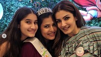 Chhaya diadopsi saat berusia 8 tahun oleh Raveena di tahun 1995 lalu. Dok. Instagram/officialraveenatandon