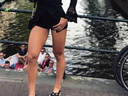 Momen Kocak Photobomb, Ada yang Lirikannya Bikin Ngeri!