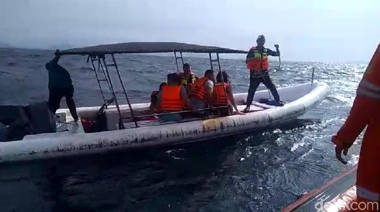 Boat Mati Mesin, 5 Warga Prancis Dievakuasi ke Banda Aceh Boat Mati Mesin, 5 Warga Prancis Dievakuasi ke Banda Aceh