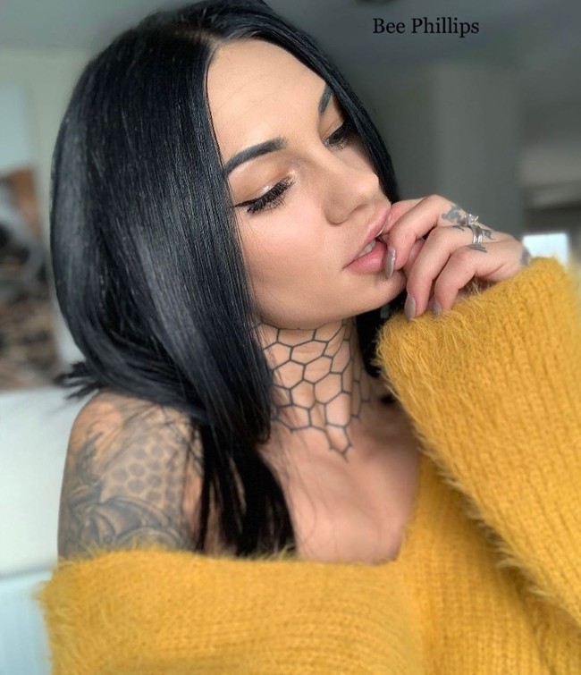 Sama seperti menemukan kecintaannya pada tato secara tidak sengaja, keputusan Bee untuk mendapatkan tato sarang lebag juga tidak direncanakan. Ia pun mengaku ide tersebut muncul dalam pikiran ketika ia memikirkan beberapa gambar untuk membuat desainnya terlihat lebih kohesif. Foto: Instagram