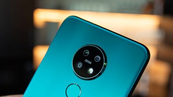 Untuk koneksi mendukung 4G VoLTE, WiFi, NFC dan Bluetooh 5. Baterainya sendiri berkapasitas 3.500 mAh dengan pengisian cepat 10W. Foto: Tech Advisor