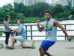 Momen Kocak Photobomb, Ada yang Lirikannya Bikin Ngeri!