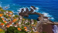 Seixal merupakan kawasan pesisir di Pulau Madeira, Portugal. Pantai ini berada di bagian utara pulaunya dan dapat ditempuh sekitar 40 menit dari Kota Funchal (ibukota Pulau Madeira) (iStock)