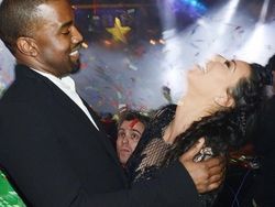 Momen Kocak Photobomb, Ada yang Lirikannya Bikin Ngeri!