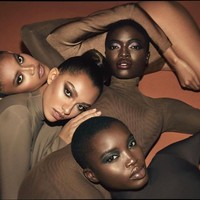 Laras yang berkulit sawo matang itu juga dipotret bersama para model berkulit gelap. My new @kkwbeauty#KKWXWINNIE Collection features the most gorgeous jewel tone shades. Our models look so beautiful! tulis Kim untuk keterangan foto. Adapun produk kosmetik tersebut hasil kolaborasi Kim dengan model Winnie Harlow dari Americas Next Top Model. (Foto: Instagram/@kimkardashian)