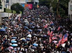 Datangi Konsulat AS, Demonstran Hong Kong Minta AS Tekan China