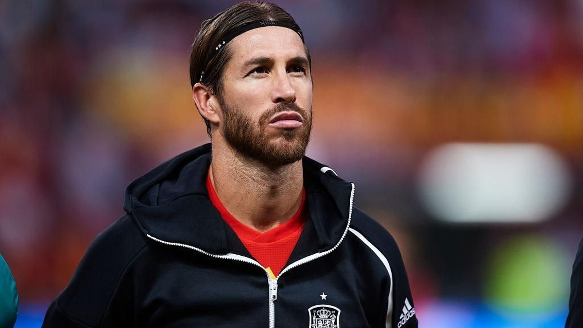 Sergio Ramos dikabarkan tertarik memperkuat Spanyol di Olimpiade. (Foto: Juan Manuel Serrano Arce/Getty Images)