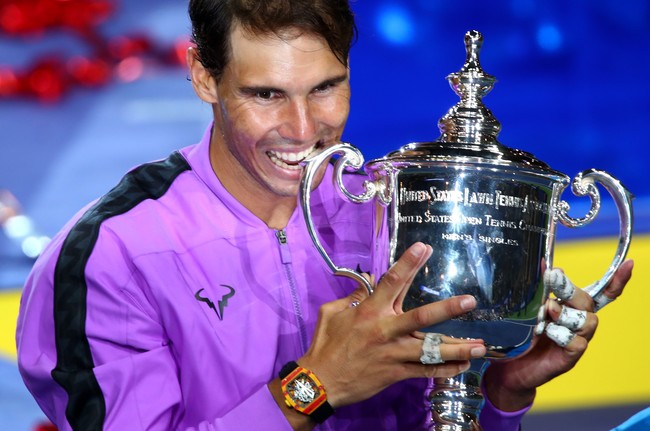 Kehadiran RM27-03 di pergelangan tangan kanan Nadal pun ikut menyempurnakan momen kemenangannya di US Open 2019. Tinggal satu lagi gelar Grand Slam untuk menyamai rekor Roger Federer. Perjuangan Nadal (dengan jam tangan mewahnya) tentu akan sangat dinantikan. (Foto: Getty Images)