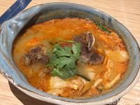 Thai Street: Slurpp! Asam Segar Iga Sapi yang Diolah Jadi Tom Yum