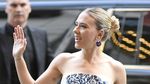 Mawar dan Domba di Punggung Scarlett Johansson