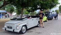 Selalu ada yang baru dan menarik di Banyuwangi. Seperti, kamu bisa keliling destinasi wisata di sana naik mobil tua klasik nan unik. (Ardian Fanani/detikTravel) Selalu ada yang baru dan menarik di Banyuwangi. Seperti, kamu bisa keliling destinasi wisata di sana naik mobil tua klasik nan unik. (Ardian Fanani/detikTravel)