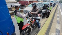 Kurangnya kesadaran berkendara membuat pelanggaran seperti ini terus terjadi.