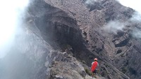 Raung memiliki beberapa spot puncak, dan satu yang merupakan puncak kebanggaannya yaitu Puncak Sejati (istimewa)