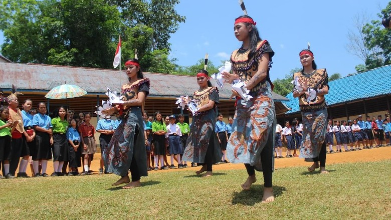 Awalnya Rumah Tinggal, Disulap Jadi Pusat Kreativitas Anak Pedalaman Awalnya Rumah Tinggal, Disulap Jadi Pusat Kreativitas Anak Pedalaman