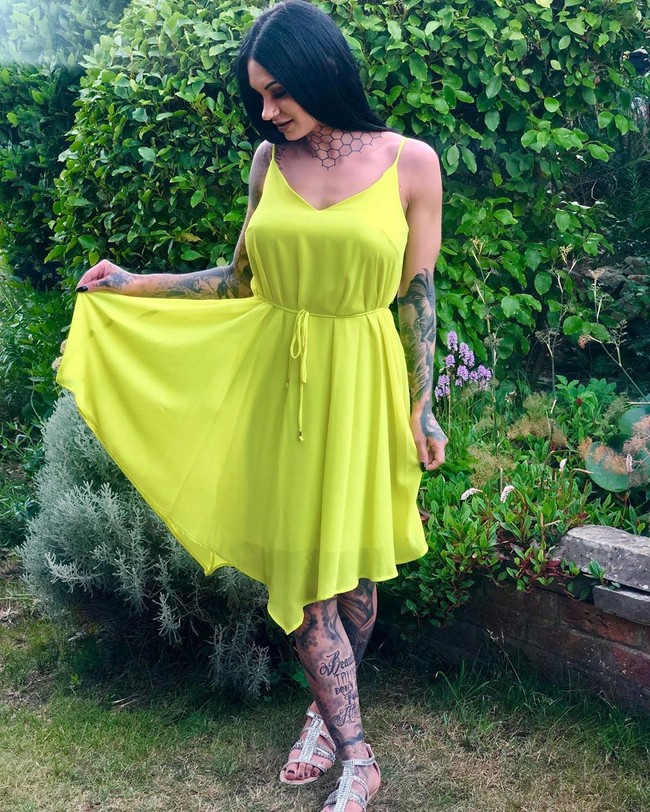 Berkat desain tatonya yang unik itu telah membantu melambungkan nama Bee menuju kesuksesan. Meskipun bukan niatnya untuk menjadi model, seni tubuh Bee yang khas telah membuatnya dikagumi. Foto: Instagram