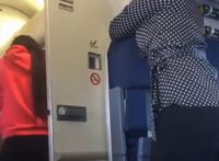 Sang wanita yang kemudian juga keluar dari toilet pesawat (Instagram)