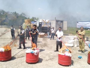 Rugikan Negara Rp 6 M, Mainan Ilegal Asal China Dibakar di Semarang