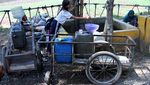 Kemarau, Warga Bandung Penuhi Kebutuhan Air dari Sumur Tua