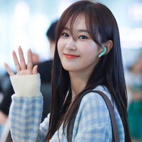 Yuri SNSDSelain Sooyoung, Yuri SNSD juga punya kulit cokelat menawan yang menjadi ciri khasnya. Wanita bersuara merdu itu pun diberi julukan Mutiara Hitam dari para fans dan teman-teman. Foto: Instagram