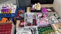 Diketahui, pelaku berinisial P mendapat kosmetik kedaluwarsa tersebut dari berbagai wilayah, seperti Bogor. Barang tersebut kemudian dikumpulkan di gudang yang berada di kawasan Ciparay, Kabupaten Bandung. Di Ciparay, P memproduksi kosmetik ilegal itu untuk dijual kembali.