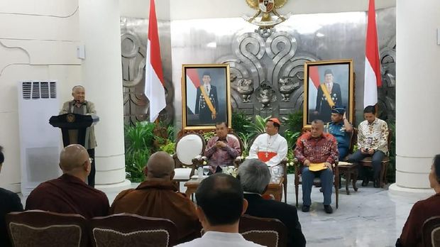 Din mengatakan JK memberi penjelasan kepada tokoh agama yang hadir bagaimana menjaga kerukunan di Indonesia.