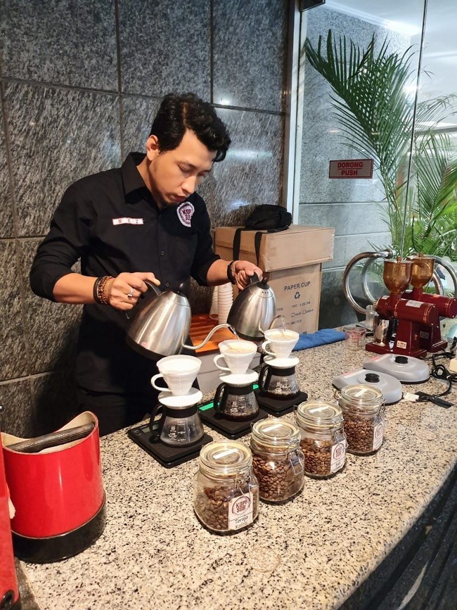 Belajar Bisnis Kedai Kopi Biar Nggak Cuma Bakar Duit