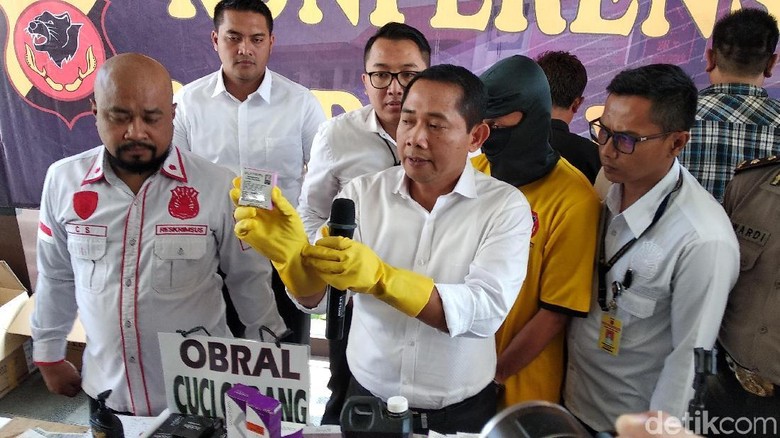 Dear Emak-emak, Waspada Kosmetik Kedaluwarsa Beredar di Jabar! Dear Emak-emak, Waspada Kosmetik Kedaluwarsa Beredar di Jabar!