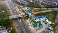 Di tol Jakarta-Cikampek, proyek ini dibangun di pinggir tol. Istimewa/KCIC.