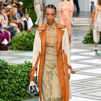 Tory burch menampilkan koleksi terbarunya di NYFW Spring 2020 yang terinspirasi dari gaya Putri Diana pada tahun 80-an. Fashion show Tory Burch digelar di Museum Brooklyn, New York, 8 September 2019. [Photo by Slaven Vlasic/Getty Images]