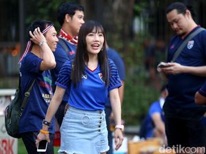 Antusias Suporter Thailand Dukung Tim Tamu di GBK