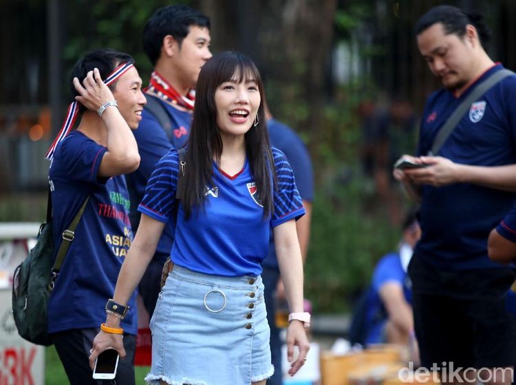 Antusias Suporter Thailand Dukung Tim Tamu di GBK