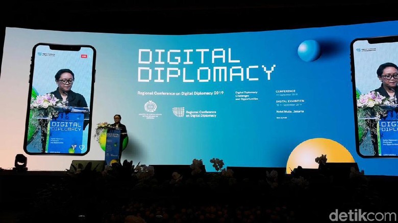 Menlu Bicara Pentingnya Diplomasi Digital untuk Kerja Sama Ekonomi Menlu Bicara Pentingnya Diplomasi Digital untuk Kerja Sama Ekonomi
